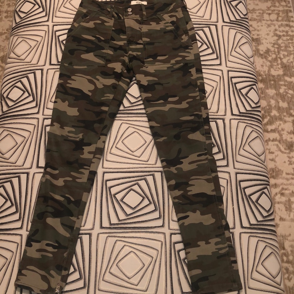 Camouflage jeans